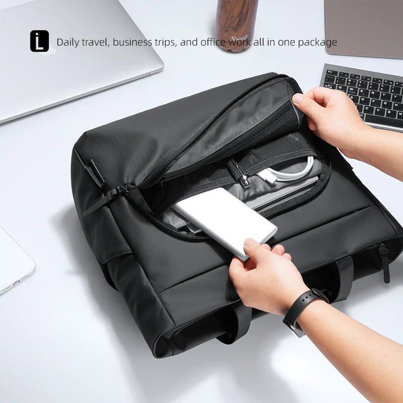 MetroCourier: Tech-Integrated Messenger Bag with Dedicated Charger Compartment - Image 5