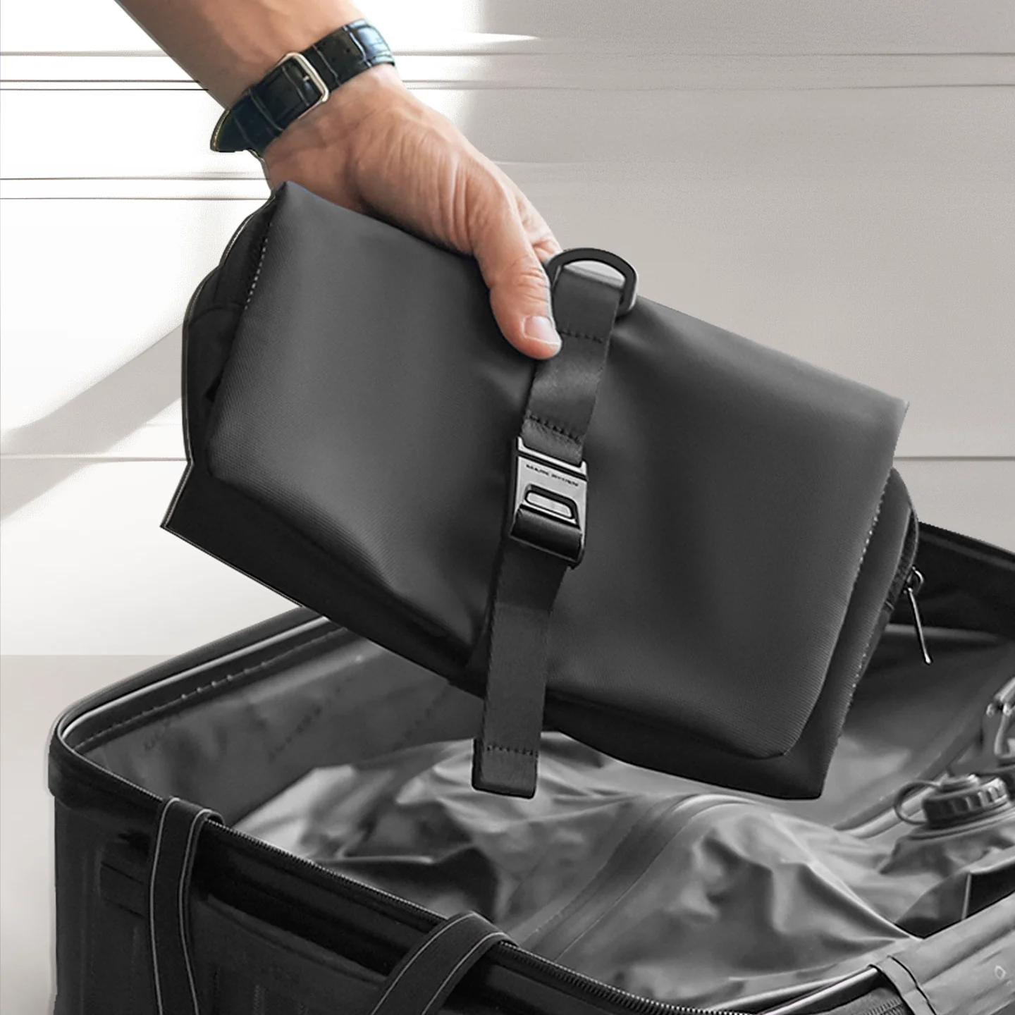 MagiClip: Wet-Dry Separate Toiletry Bag with Toothbrush Holder For Daily - Image 8