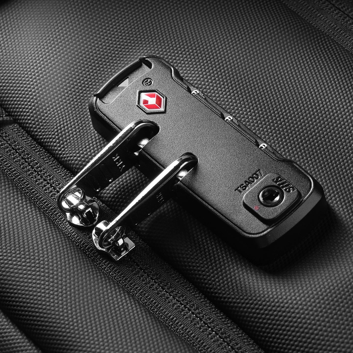 Expandos Max: MARK RYDEN Maximum Capacity Anti-theft Compression Backpack - Image 8